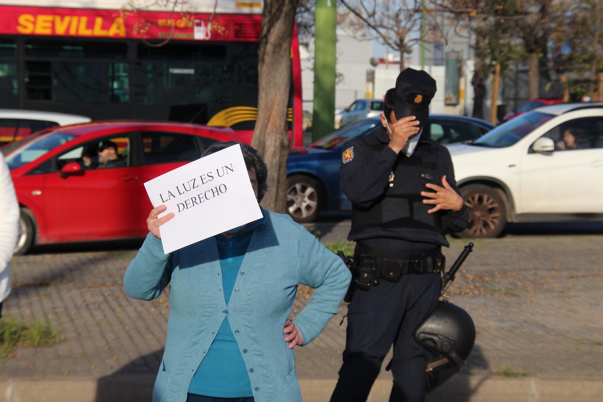 Manifestante cortes de Luz Polígono Sur 2